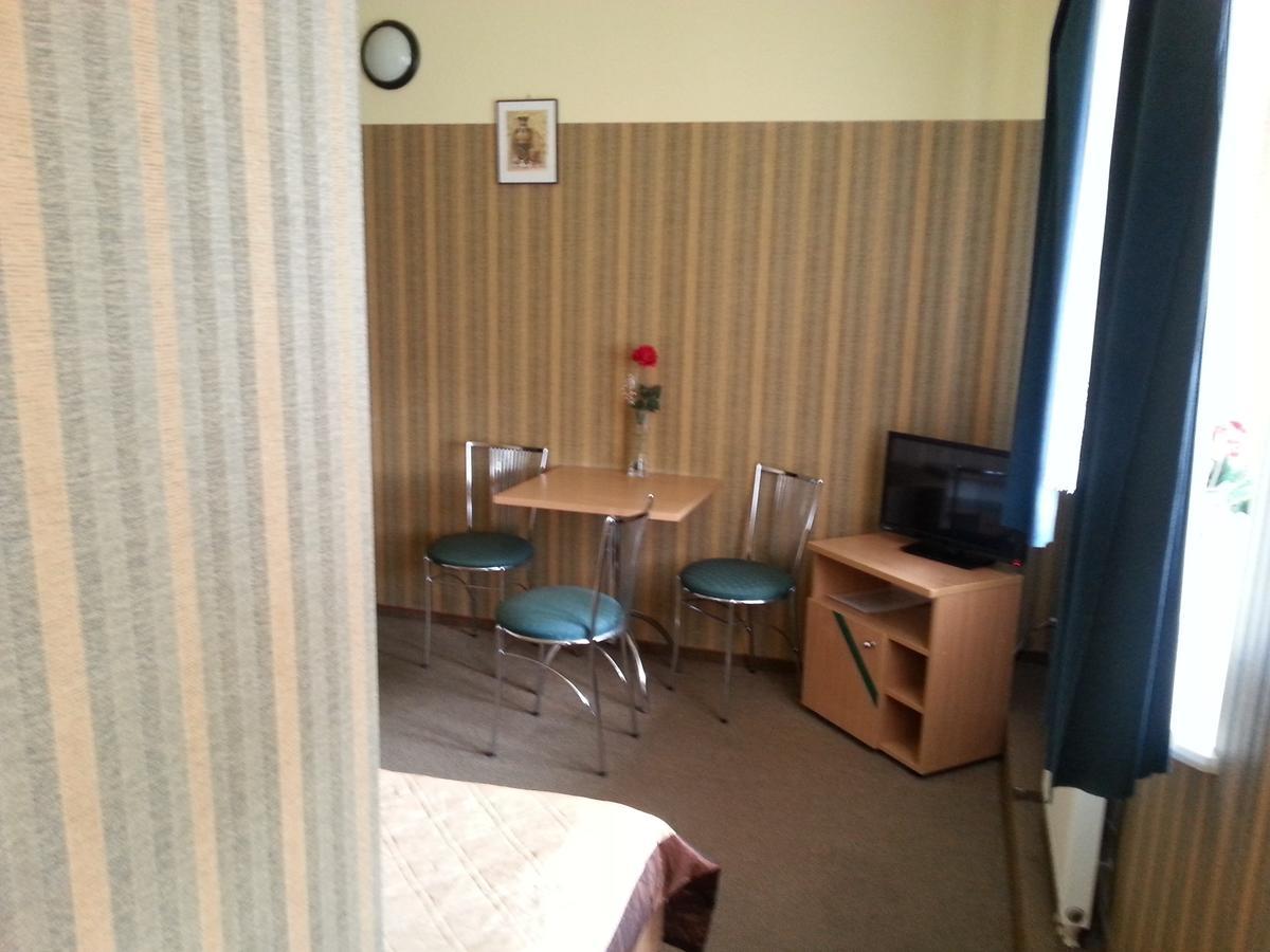 Max Na Terenie Stacji Mol Hotel Radzymin Bagian luar foto