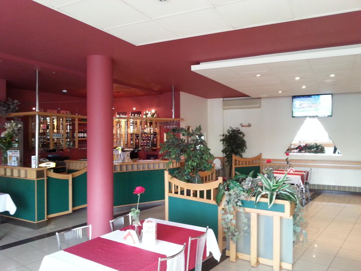 Max Na Terenie Stacji Mol Hotel Radzymin Bagian luar foto